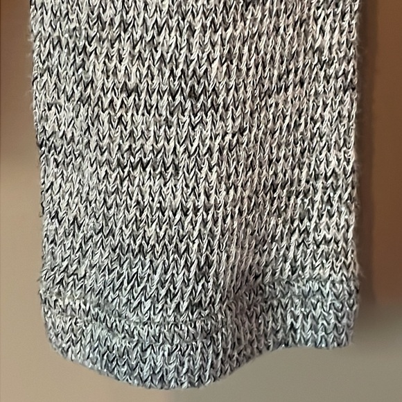 Sale! Beyond Yoga gray women’s top size XS silver sparkle asymmetrical - Picture 5 of 6